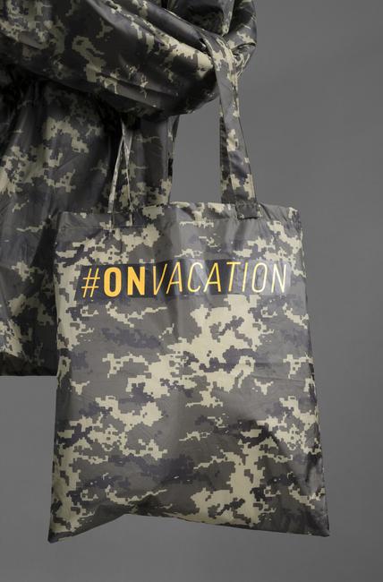 Anonymous Ukrainian artists, Tote bag from #ONVACATION, an Unsanctioned Project of the 56th Venice Biennale, 2015.  15 1/4 × 13 5/8 in.  Clark Art Institute Library, Venice Biennale Ephemera Collection 