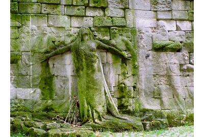 Monument aux victimes des Révolutions, by Paul Moreau-Vauthier.