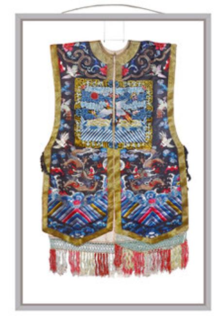 Qing Dynasty noblewoman’s robe.  Gianguan Auctions.  December 12 sale.