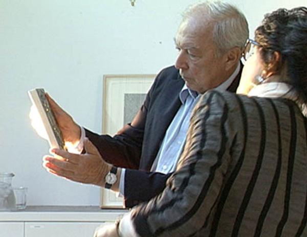 Jasper Johns and Carol Mancusi-Ungaro inspect Untitled (Green Painting), 1954, during the artist’s 1996 ADP interview at the Menil Collection.  Copyright 2011, Menil Foundation, Inc.  All rights reserved.