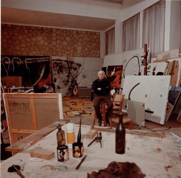 Joan Miró en el taller Sert, Palma de Mallorca 1976.  Archivo Successió Miró