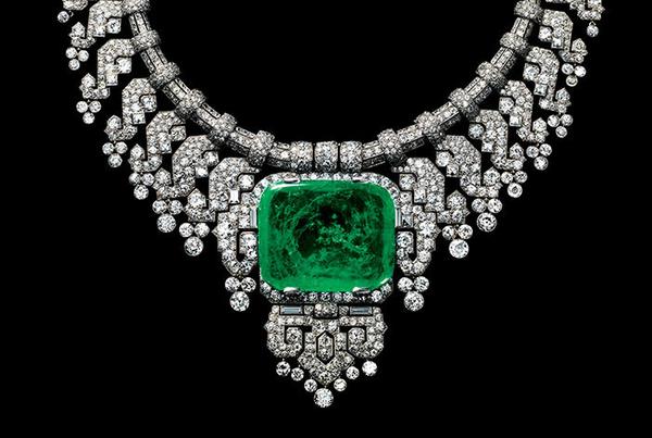 Necklace worn by Countess of Granard.  Cartier London, special order, 1932.  Platinum, diamonds, emerald.  Height at center 8.80 cm.  Cartier Collection.  Photo: Vincent Wulveryck, Cartier Collection