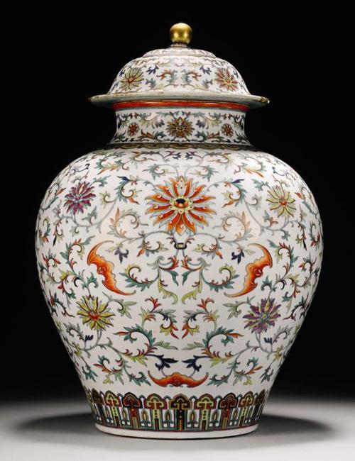 A large doucai, ‘Lotus and Bats’ jar and cover, Qianlong seal mark and period, est.  £300,000-500,000.