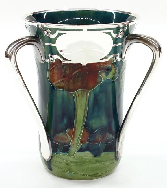 Clars Auction Gallery set a new world record on a Moorcroft for Shreve example by achieving $32,130.