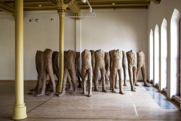 Magdalena Abakanowicz, Walking Figures, 2000 , burlap and resin, 21 figures, each approx 168 x 51 x 36 cm, Installed at Central Station Wroclaw, 2017, Courtesy Trawinski collection