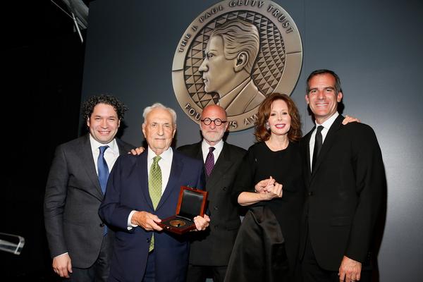 The 2015 J.  Paul Getty Medal Dinner honoring Frank Gehry.  From left, Conductor Gustavo Dudamel; honoree Frank Gehry; James Cuno, president and CEO of The J.  Paul Getty Trust; Maria Hummer-Tuttle, chair of the J.  Paul Getty Trust Board of Trustees, and Eric Garcetti, Mayor of the City of Los Angeles at the J.  Paul Getty Medal Dinner on Monday, September 28, 2015, in Los Angeles, Calif.