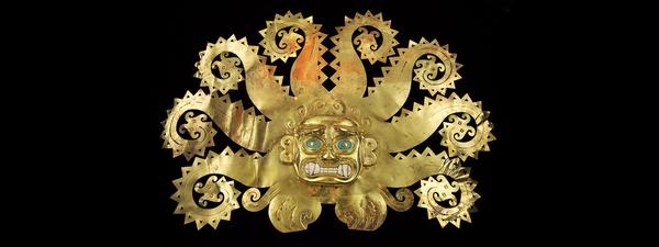 Octopus Frontlet, 300–600, Moche culture; gold, chrysocolla, shells.  Museo de la Nación, Lima, Peru, MN-14602.  Ministerio de Cultura del Perú