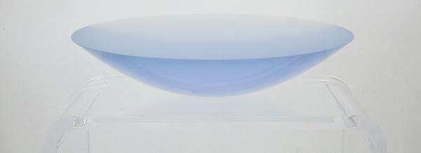 Fred Eversley | American, b.  1941 | Blue Para, 2004 | Cast polyester resin | 20 x 20 x 6 inches | Muscarelle Museum of Art | Photo: Maria Larsson