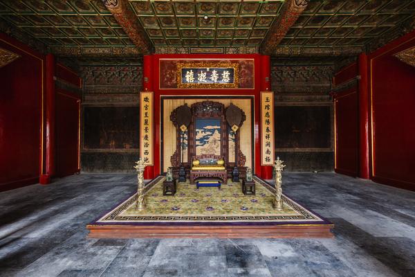 Ritual space in the Main Hall of the Palace of Longevity and Health.  Courtesy of the Palace Museum, Beijing.  © The Palace Museum