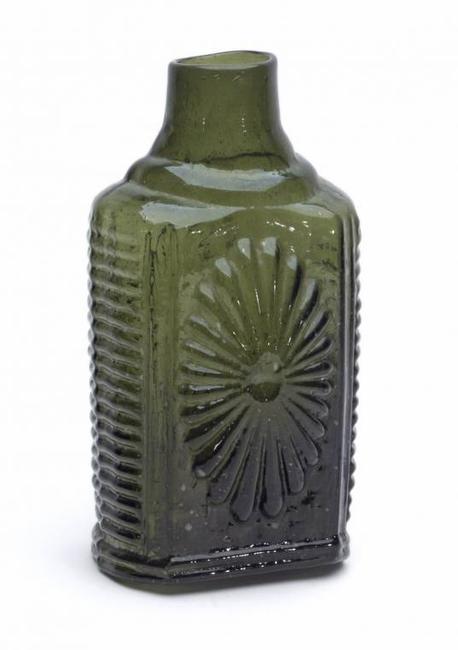 This Sunburst Snuff Jar, made by Keene Marlboro Street Glassworks (circa 1815-1830) should fetch $20,000-$40,000.