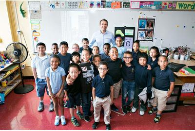 Jeff Koons with 2nd grade students from P.S.  145, The Bloomingdale School, in the Upper West Side.  (Photo credit: Mindy Best) 