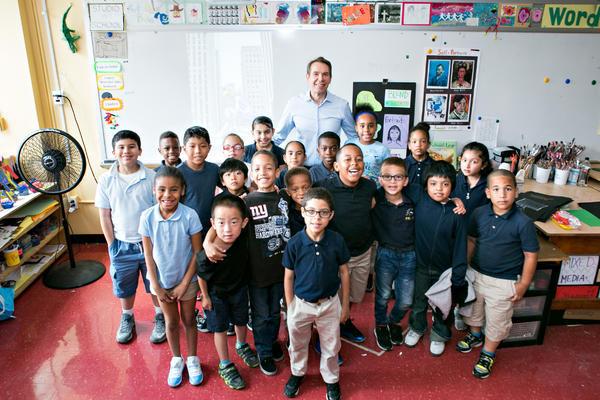 Jeff Koons with 2nd grade students from P.S.  145, The Bloomingdale School, in the Upper West Side.  (Photo credit: Mindy Best) 