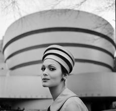 ©Tony Vaccaro, Guggenheim Hat, New York, 1960 Courtesy of Monroe Gallery of Photography