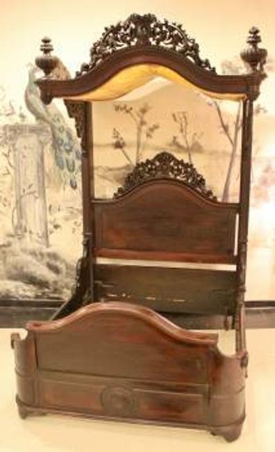 This magnificent Victorian rosewood half tester bed sold for $24,780 Aug.  4 in Atlanta.