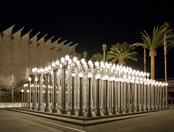 Chris Burden, Urban Light, 2008, Los Angeles County Museum of Art, the Gordon Family Foundation's gift to Transformation:The LACMA Campaign, © Chris Burden, photo © 2015 Museum Associates/LACMA