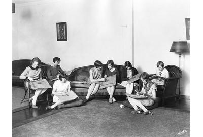 Women work on hooked rugs in 1929 | Nazmiyal