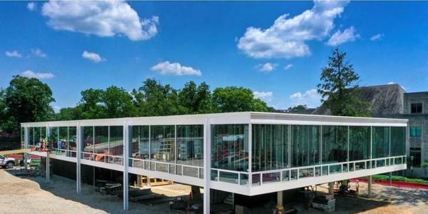 Exterior view of the Eskenazi School of Art, Architecture + Design, a Mies van der Rohe Design, on the campus of Indiana University Bloomington.  Image courtesy of the Eskenazi School of Art, Architecture + Design, Indiana University.  © Hadley Fruits.