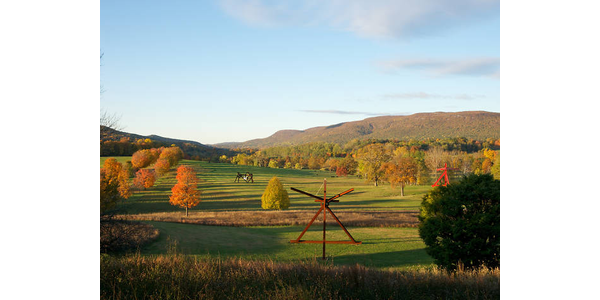 Mark di Suvero, Mon Père, Mon Père, 1973-75, Mark di Suvero, Mother Peace, 1969-70 (installation view) Credit: Jerry L.  Thompson Courtesy Storm King Art Center Archives