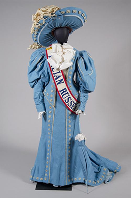 Robert Indiana, Costume for Lillian Russell in The Mother of Us All, 1976.  Felt with wire and parasol armature.  Collection of the McNay Art Museum, Gift of The Tobin Endowment.  © 2013 Morgan Art Foundation, Artists Rights Society (ARS), New York