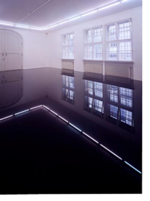 Image: Haraguchi Noriyuki, installation view of Untitled at Städtische Galerie im Lenbachhaus, Munich, 2001.  Steel, used motor oil, 7 1/8 x 133 7/8 x 275 5/8 inches (18 x 340 x 700 cm)