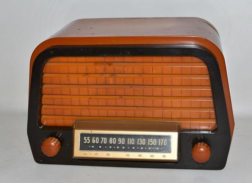 Rare, circa 1930s/’40s Air King Model A-600 Catlin/Bakelite radio, serial #5305, in working order but needs new plug and wire.