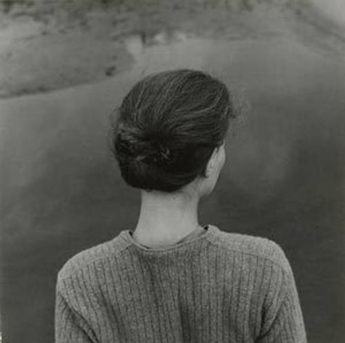 Emmet Gowin, American, 1941; Edith, Chincoteague, Virginia, 1967, printed 1976; gelatin silver print; 10 x 8 inches, image: 6 1/8 x 6 1/4 inches, Saint Louis Art Museum, Funds given by the National Endowment for the Arts and matching funds given by an anonymous donor 3:1978 © Emmet Gowin; courtesy Pace/MacGill Gallery, New York