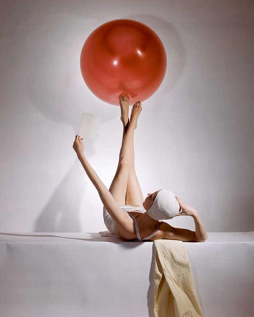 Balance © Horst P.  Horst VOGUE Archive Collection, courtesy of LUMAS