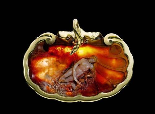 Chalcedony cover carved with Venus and Cupid sleeping in a shell, with silver gilt mount in the form of Jupiter as a swan, attributed to Giovanni Ambrogio Miseroni, c.1600.  Est.  £800,000 - £1,200,000.