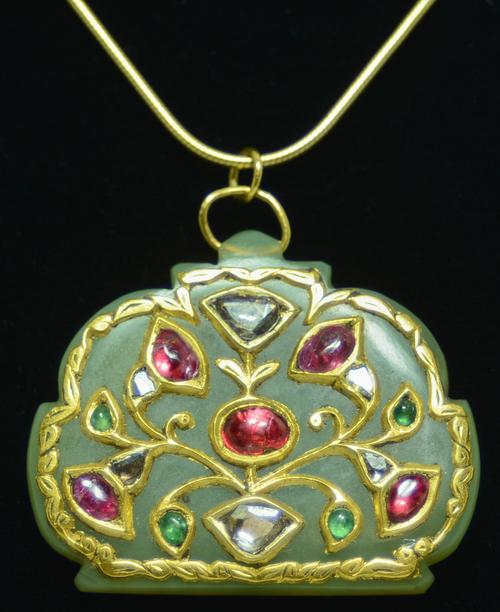 Holdali Jade Pendant, Live virtual auction on Nov.  30, 2016