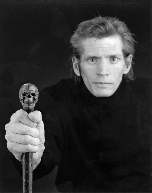 Robert Mapplethorpe, Self-Portrait, 1988.  Coutesy Robert Mapplethorpe Foundation, New York.