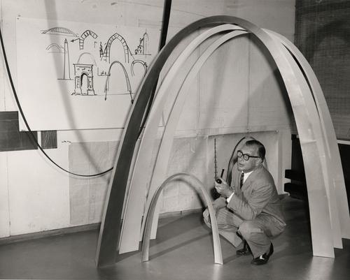 Eero Saarinen with models of the Gateway